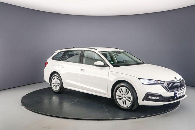 Skoda OCTAVIA Combi Business Edition 1.0 TSI 110pk Navigatie, Elektrische achterklep, Cruise control, Airco, DAB, Radio, Parkeersensoren, LED koplampen