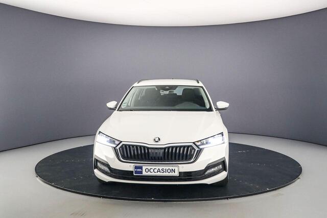 Skoda OCTAVIA Combi Business Edition 1.0 TSI 110pk Navigatie, Elektrische achterklep, Cruise control, Airco, DAB, Radio, Parkeersensoren, LED koplampen
