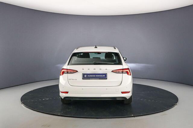 Skoda OCTAVIA Combi Business Edition 1.0 TSI 110pk Navigatie, Elektrische achterklep, Cruise control, Airco, DAB, Radio, Parkeersensoren, LED koplampen
