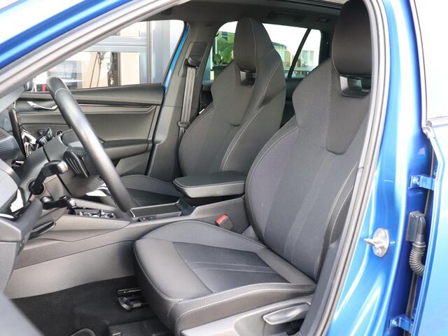 Skoda OCTAVIA Combi Sportline 1.5 e-TSI 150pk AUTOMAAT | Panoramadak | Adaptieve cruise control | Stoel- & stuurverwarming | Apple Carplay / Android Auto |