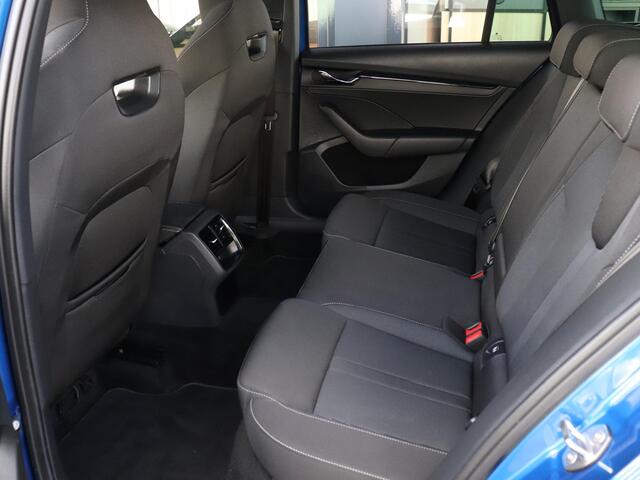 Skoda OCTAVIA Combi Sportline 1.5 e-TSI 150pk AUTOMAAT | Panoramadak | Adaptieve cruise control | Stoel- & stuurverwarming | Apple Carplay / Android Auto |