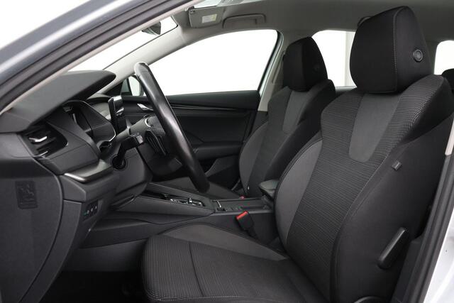 Skoda OCTAVIA 1.0 TSI Business Edition | Carplay | Navigatie | Full LED | Parkeerhulp | Virtual Cockpit | Climate control | Cruise control