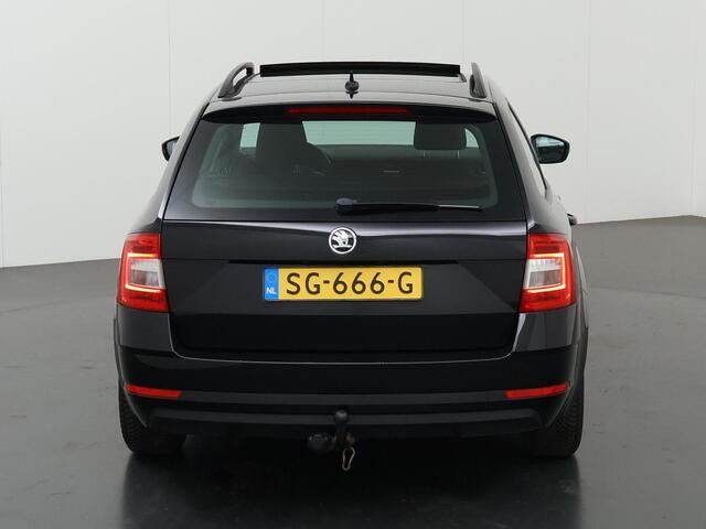 Skoda OCTAVIA Combi 1.0 TSI Greentech Ambition Business | Trekhaak | Panoramadak | Cruise Control | Climate Control |