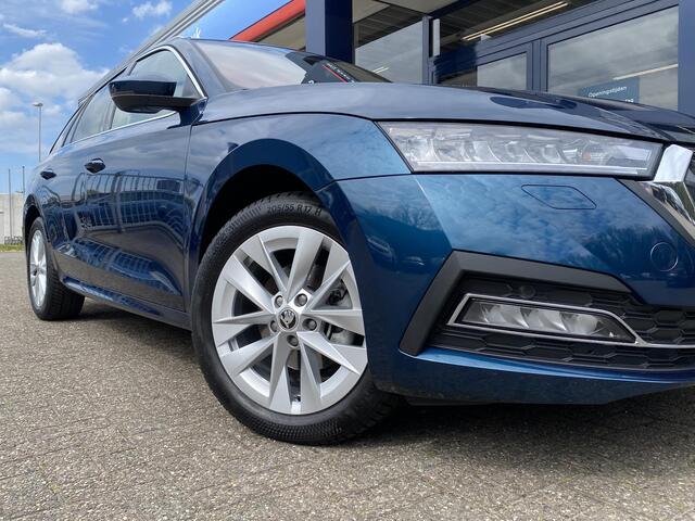 Skoda OCTAVIA Combi 1.0 e-TSI Business Edition Plus / 110 Pk / Automaat / NL-Auto / 1e-Eigenaar / Keyless / Digitale Cockpit / LED / DAB / Apple-Carplay & Aindrod Auto / Navi / Camera / Adaptieve Cruise-Control / Stuur+Stoelverwarming / Bestuurdersstoel met Geheugen / 