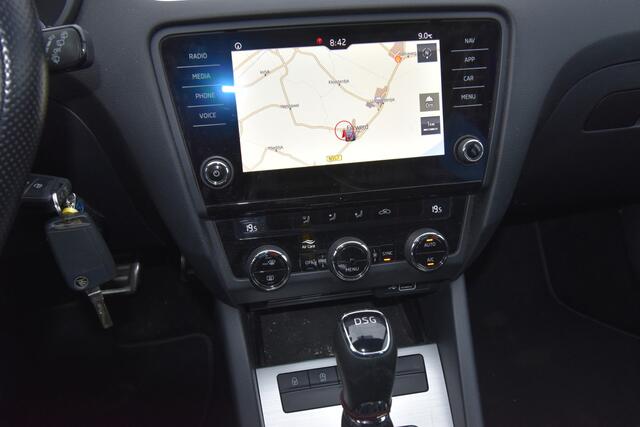 Skoda OCTAVIA Combi 1.5 TSI Greentech Sport Business , TREKHAAK , NAVI , CIMATR , CR CONTR ,