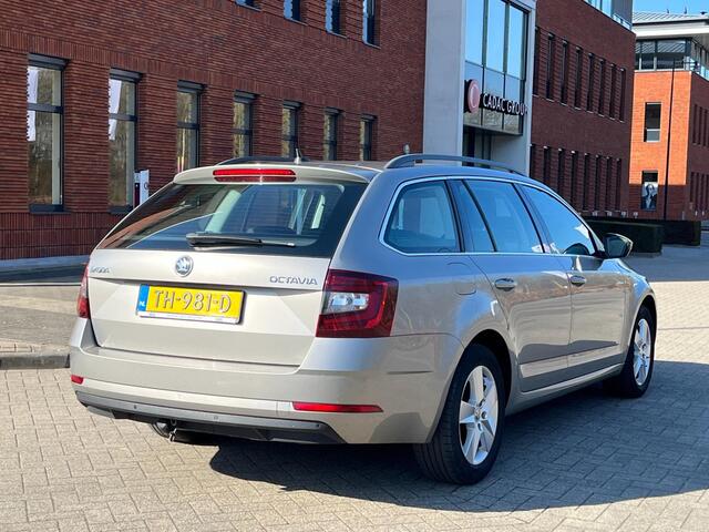 Skoda OCTAVIA Combi 1.0 TSI Greentech Ambition Business CarPlay