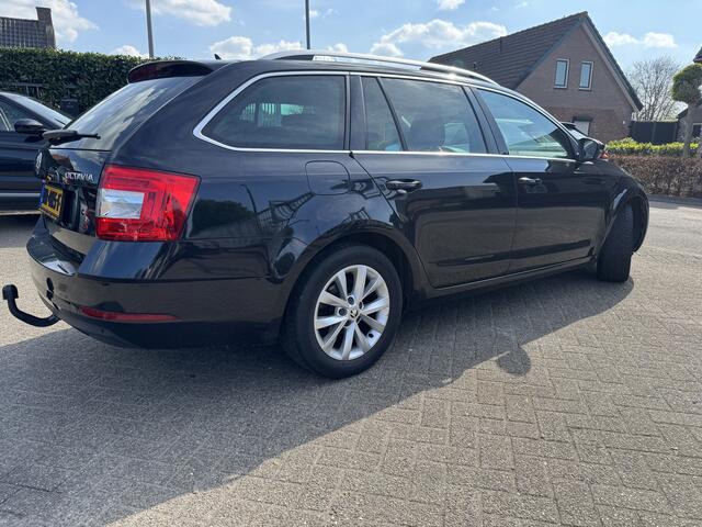 Skoda OCTAVIA Combi 1.6 TDI Greentech Ambition Business DSG