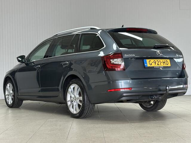 Skoda OCTAVIA Combi 1.0 TSI Greentech Business/ Automaat/ 17'' LMV/ Stoelverw./ Apple + Android/ DAB+/ Navi/ Clima/ Cruise/ Isofix/ Bluetooth/ Multi. LEDER. Stuur/ Mistl./ PDC V+A/ Chroom/ Extra getint glas/ LED Dagrijverl.