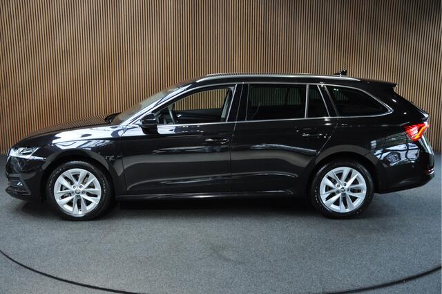 Skoda OCTAVIA Combi 1.4 TSI iV PHEV Leder Memory Camera ACC Stuurverwarming Ambient Keyless Virtual Headup