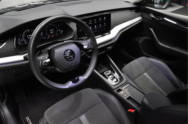 Skoda OCTAVIA Combi 1.4 TSI iV PHEV Leder Memory Camera ACC Stuurverwarming Ambient Keyless Virtual Headup