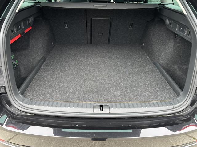 Skoda OCTAVIA Combi 1.4 TSI iV PHEV Sportline Business | Head-Up | Carplay | LED | Sfeerverl. Camera | Memory