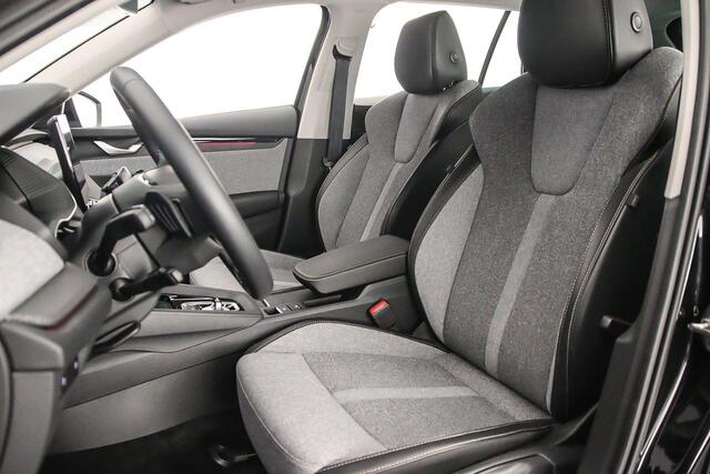 Skoda OCTAVIA Combi Business Edition 1.5 eTSI 115pk DSG Automaat Adaptive cruise control, Achteruitrijcamera, Navigatie, Verwarmde voorruit, Elektrische achterklep, Stoelverwarming