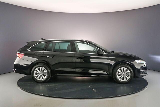 Skoda OCTAVIA Combi Business Edition 1.5 eTSI 115pk DSG Automaat Adaptive cruise control, Achteruitrijcamera, Navigatie, Verwarmde voorruit, Elektrische achterklep, Stoelverwarming