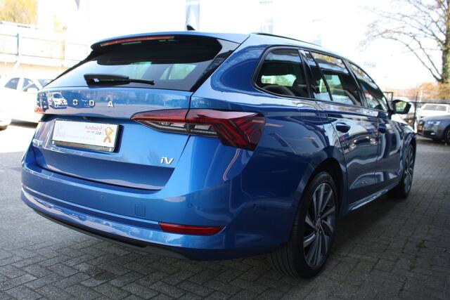 Skoda OCTAVIA Combi 1.4 TSI iV PHEV Business Edition Plus | Pano | Verwarmbaar stuur, stoel en vooruit | 18" LM