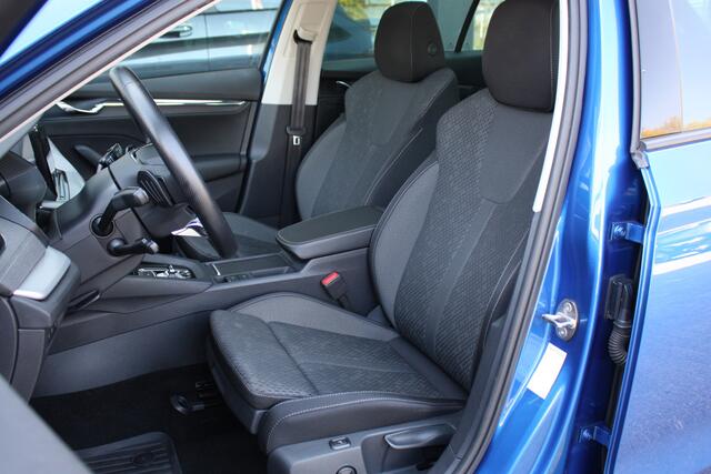 Skoda OCTAVIA Combi 1.4 TSI iV PHEV Business Edition Plus | Pano | Verwarmbaar stuur, stoel en vooruit | 18" LM