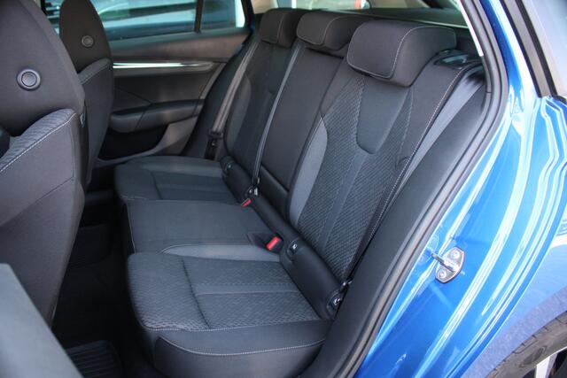 Skoda OCTAVIA Combi 1.4 TSI iV PHEV Business Edition Plus | Pano | Verwarmbaar stuur, stoel en vooruit | 18" LM