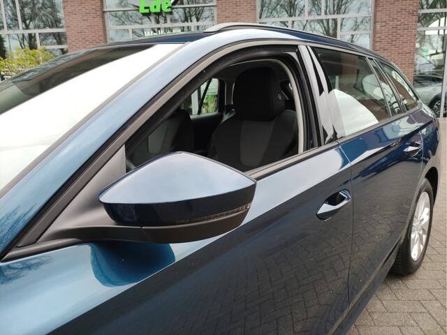 Skoda OCTAVIA Combi 1.0 e-TSI DSG Business Edition Elektrische achterklep - Digitaal dashboard - Parkeersensoren V+A