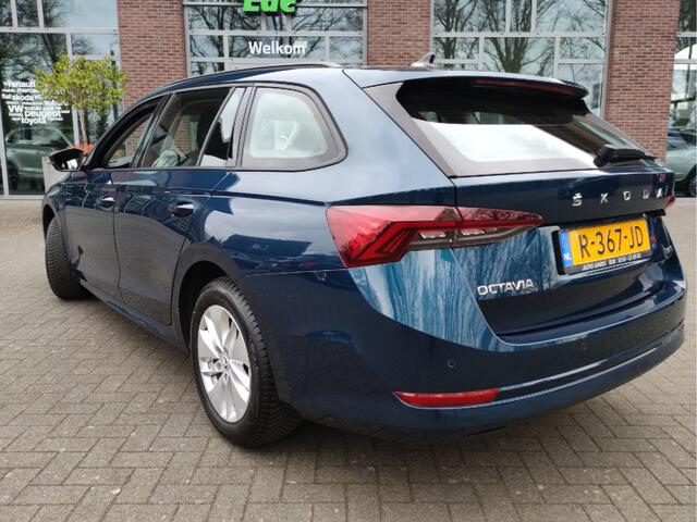 Skoda OCTAVIA Combi 1.0 e-TSI DSG Business Edition Elektrische achterklep - Digitaal dashboard - Parkeersensoren V+A