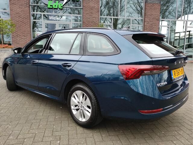 Skoda OCTAVIA Combi 1.0 e-TSI DSG Business Edition Elektrische achterklep - Digitaal dashboard - Parkeersensoren V+A