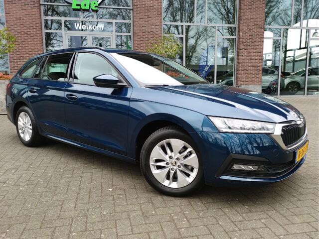 Skoda OCTAVIA Combi 1.0 e-TSI DSG Business Edition Elektrische achterklep - Digitaal dashboard - Parkeersensoren V+A