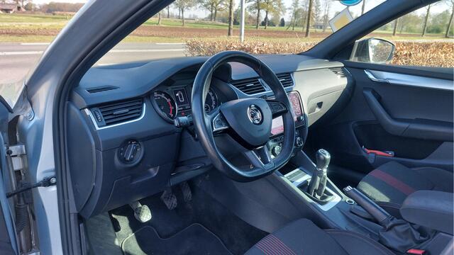 Skoda OCTAVIA Combi 1.0 TSI Greentech Sport Business CLIMA/NAVI BJ 2019