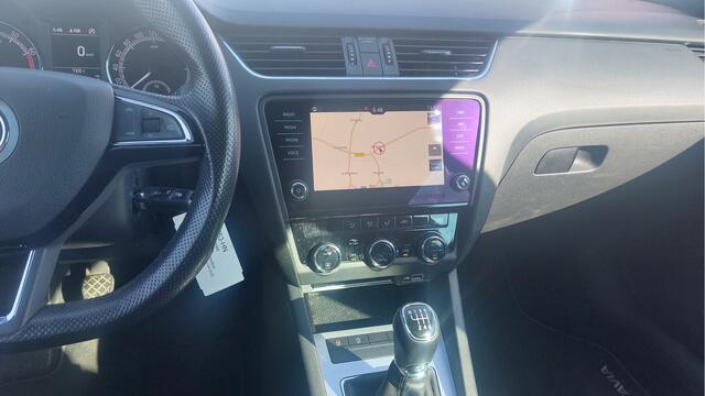 Skoda OCTAVIA Combi 1.0 TSI Greentech Sport Business CLIMA/NAVI BJ 2019