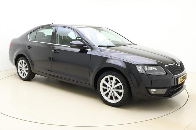 Skoda OCTAVIA 1.4 TSI Greentech Style Business 150pk | Automaat | Navigatie | Trekhaak | Climate Control | Stoelverwarming | Voorruitverwarming | Keyless Start