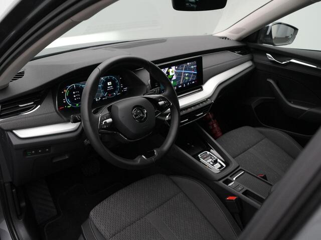 Skoda OCTAVIA Combi 1.4 TSI 204 pk DSG iV PHEV Business Edition | Trekhaak | Matrix LED | Adaptief onderstel | Achteruitrijcamera | Navigatie