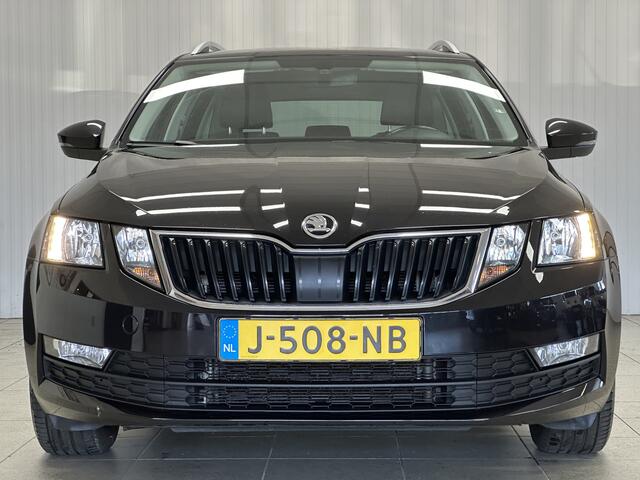 Skoda OCTAVIA Combi 1.5 TSI Greentech Business Edition/ Trekhaak/ Half-Leder/ Apple + Android/ Navi/ Clima/ Cruise/ Elek. pakket/ Isofix/ Stoelverw./ Multi. Sportstuur/ 16'' LMV/ Mistl./ PDC/ Extra getint glas/ Dakrails.