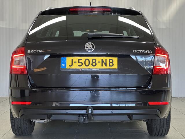Skoda OCTAVIA Combi 1.5 TSI Greentech Business Edition/ Trekhaak/ Half-Leder/ Apple + Android/ Navi/ Clima/ Cruise/ Elek. pakket/ Isofix/ Stoelverw./ Multi. Sportstuur/ 16'' LMV/ Mistl./ PDC/ Extra getint glas/ Dakrails.