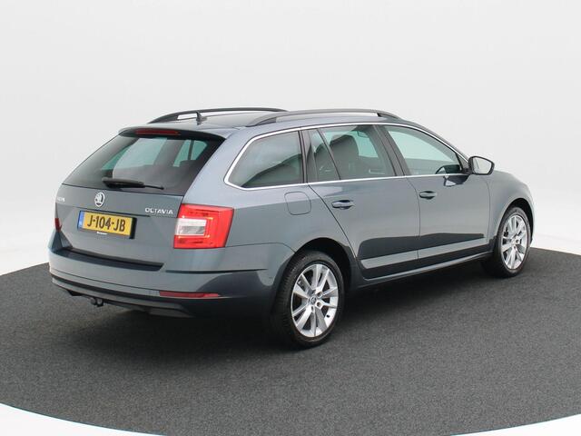 Skoda OCTAVIA Combi 1.5 TSi 150 Pk Automaat Business Edition | Cruise Control | CarPlay | Stoelverwarming | Navigatie | Bluetooth | Parkeersensoren Achter | 17 Inch | Trekhaak | 91.452 Km!!
