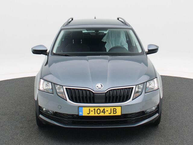 Skoda OCTAVIA Combi 1.5 TSi 150 Pk Automaat Business Edition | Cruise Control | CarPlay | Stoelverwarming | Navigatie | Bluetooth | Parkeersensoren Achter | 17 Inch | Trekhaak | 91.452 Km!!