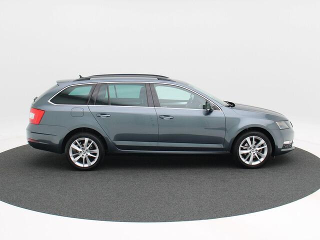 Skoda OCTAVIA Combi 1.5 TSi 150 Pk Automaat Business Edition | Cruise Control | CarPlay | Stoelverwarming | Navigatie | Bluetooth | Parkeersensoren Achter | 17 Inch | Trekhaak | 91.452 Km!!