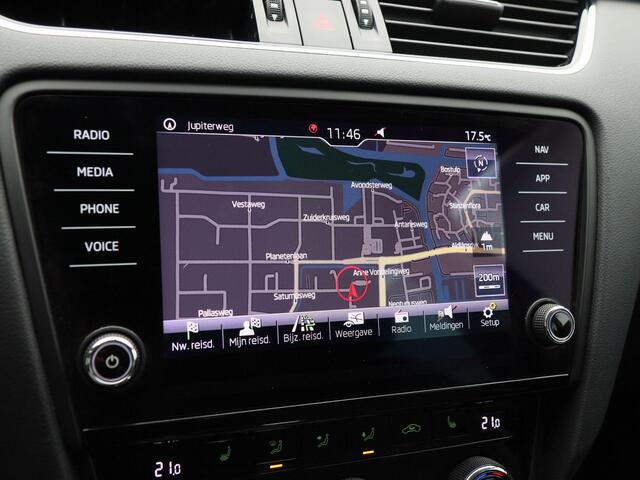 Skoda OCTAVIA Combi 1.5 TSi 150 Pk Automaat Business Edition | Cruise Control | CarPlay | Stoelverwarming | Navigatie | Bluetooth | Parkeersensoren Achter | 17 Inch | Trekhaak | 91.452 Km!!
