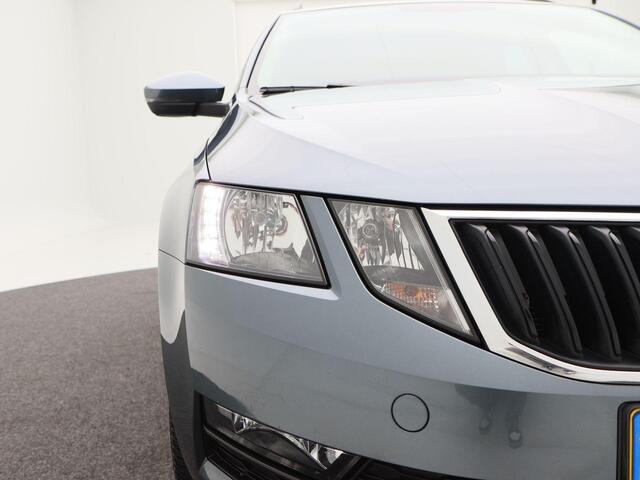 Skoda OCTAVIA Combi 1.5 TSi 150 Pk Automaat Business Edition | Cruise Control | CarPlay | Stoelverwarming | Navigatie | Bluetooth | Parkeersensoren Achter | 17 Inch | Trekhaak | 91.452 Km!!