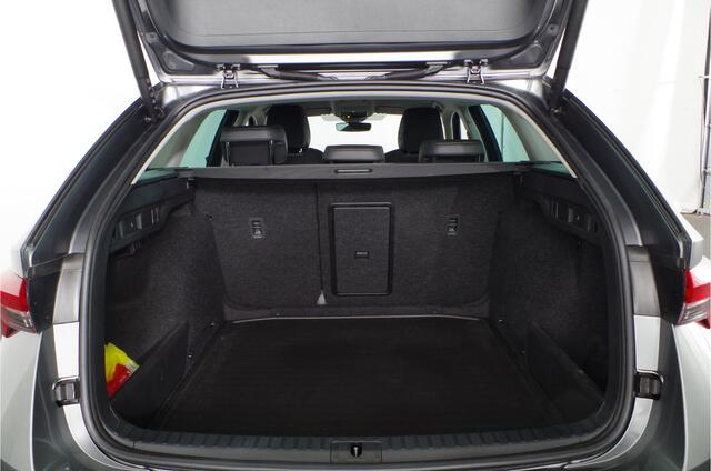 Skoda OCTAVIA Combi 1.5 TSI MHEV Business Edition > Adapt. cruise/Winter-pakket/sfeerverlichting/Graphite Grey...