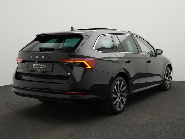 Skoda OCTAVIA Combi 1.4 TSI 204 pk DSG iV PHEV Style | Panoramadak | Matrix LED | Geheugenstoelen | Leder/alcantara | Stoel-/achterbankverwarming | Achteruitrijcamera