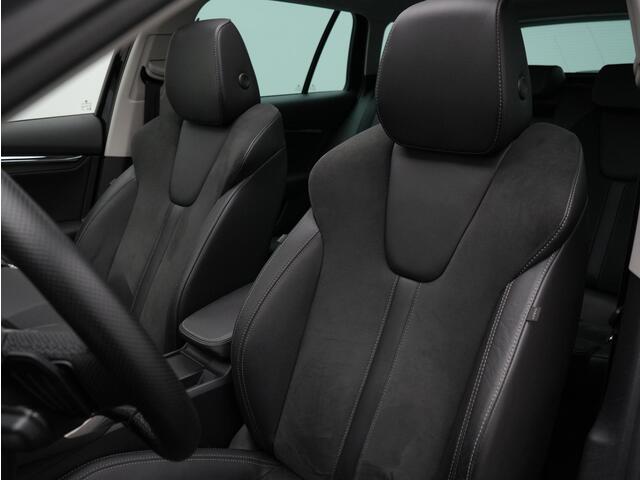 Skoda OCTAVIA Combi 1.4 TSI 204 pk DSG iV PHEV Style | Panoramadak | Matrix LED | Geheugenstoelen | Leder/alcantara | Stoel-/achterbankverwarming | Achteruitrijcamera