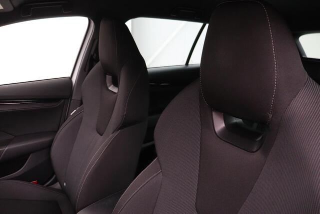Skoda OCTAVIA 1.0 e-TSI Sport | Carplay | Trekhaak | Sportstoelen | Full LED | Sfeerverlichting | Navigatie | Climate control | Parkeerhulp