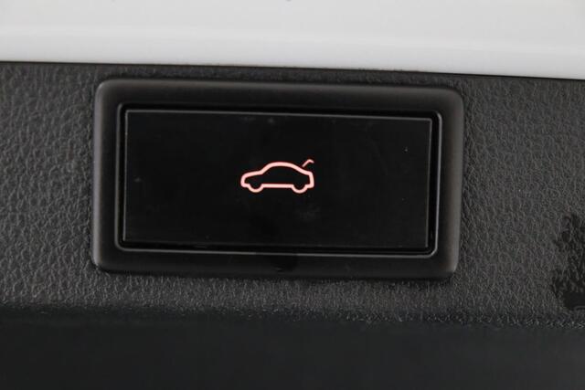 Skoda OCTAVIA 1.0 e-TSI Sport | Carplay | Trekhaak | Sportstoelen | Full LED | Sfeerverlichting | Navigatie | Climate control | Parkeerhulp