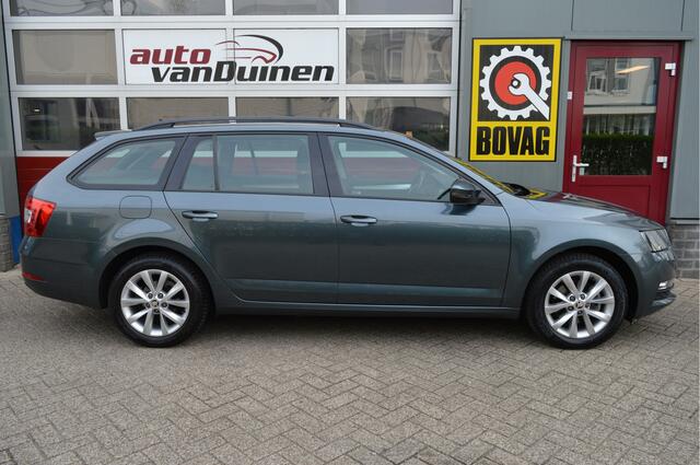 Skoda OCTAVIA Combi 1.5 TSI Greentech Business Edition O.a: Navi, Cruise, Trekhaak, Carplay, Camera, Etc... Rijklaar! All-in prijs!