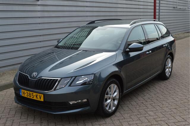 Skoda OCTAVIA Combi 1.5 TSI Greentech Business Edition O.a: Navi, Cruise, Trekhaak, Carplay, Camera, Etc... Rijklaar! All-in prijs!