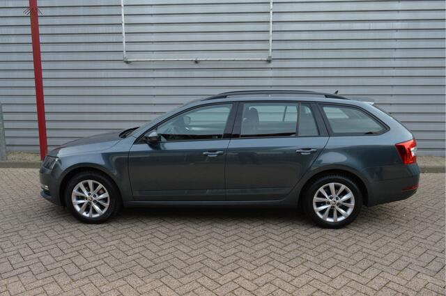 Skoda OCTAVIA Combi 1.5 TSI Greentech Business Edition O.a: Navi, Cruise, Trekhaak, Carplay, Camera, Etc... Rijklaar! All-in prijs!