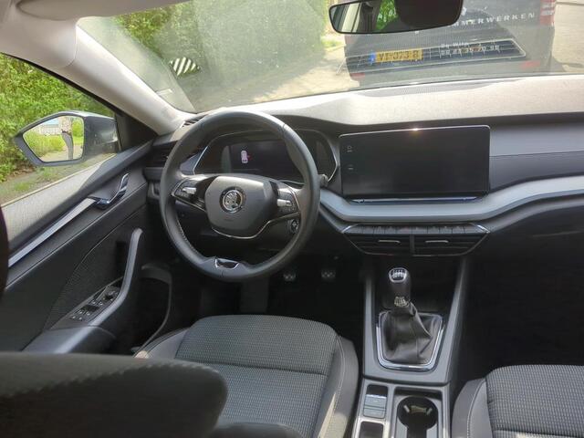 Skoda OCTAVIA Combi 1.0 TSI 110pk Business Edition / Navigatie / Elek Achterklep / Clima / Parkeersensoren V+A / 16" LMV