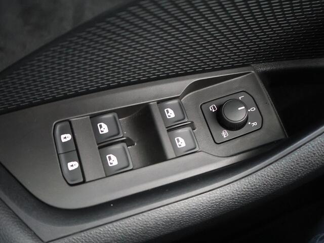 Skoda OCTAVIA Combi 1.4 TSI RS iV PHEV Business | 245 PK | Head Up Display | Panoramadak | Navigatiesysteem Columbus |