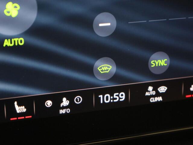Skoda OCTAVIA Combi 1.4eHybrid 150kW/204PK Business Edition Plus DSG · Panoramadak · Navigatie · Parkeersensoren