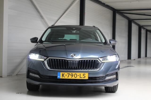 Skoda OCTAVIA Combi 1.0 e-TSI Business Edition Navigatie | 17" Velgen | Cruise Control | Led | El. achterklep