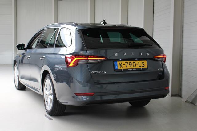 Skoda OCTAVIA Combi 1.0 e-TSI Business Edition Navigatie | 17" Velgen | Cruise Control | Led | El. achterklep