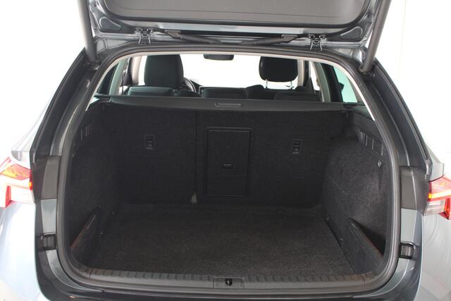 Skoda OCTAVIA Combi 1.0 e-TSI Business Edition Navigatie | 17" Velgen | Cruise Control | Led | El. achterklep