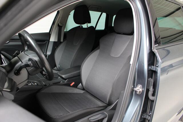 Skoda OCTAVIA Combi 1.0 e-TSI Business Edition Navigatie | 17" Velgen | Cruise Control | Led | El. achterklep
